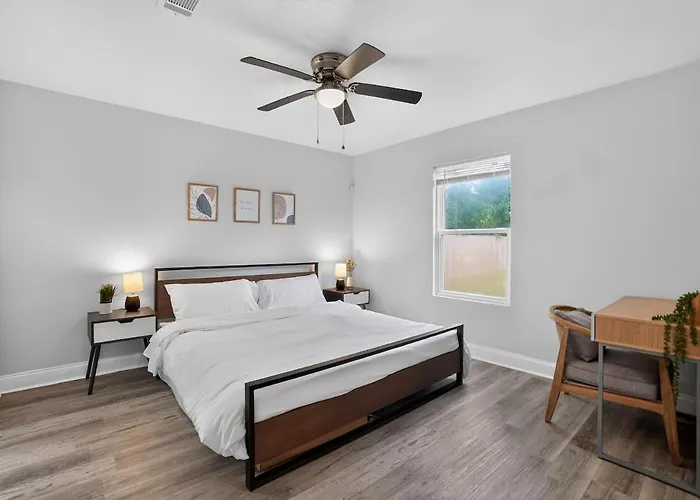 Charming 3br Home, 10 Minutes To Airport *