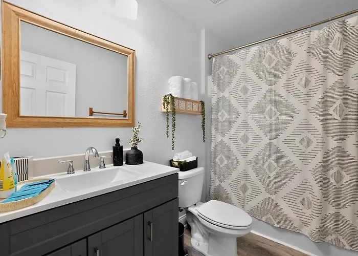 Charming 3br Home, 10 Minutes To Airport *