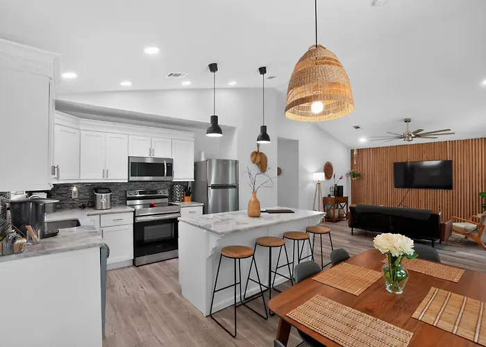 Charming 3br Home, 10 Minutes To Airport *