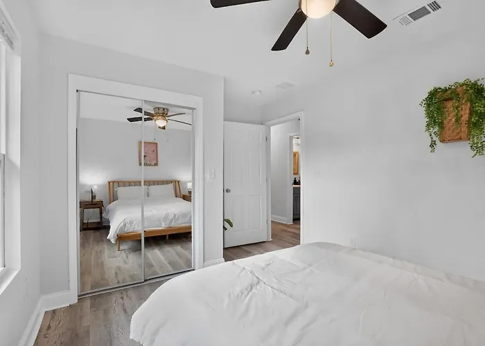 Charming 3br Home, 10 Minutes To Airport